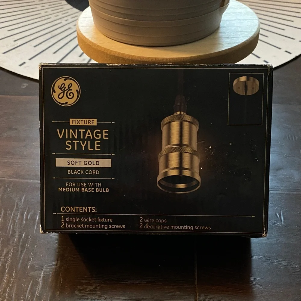 Vintage Style Fixture in Soft Gold